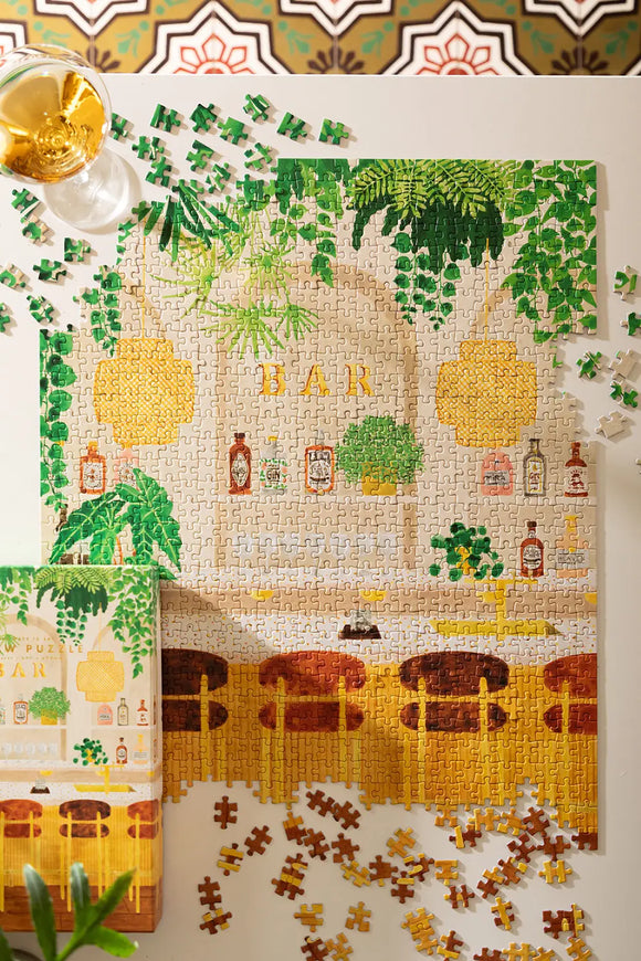 Bar - Puzzle 1000 pieces: the illustrated bar puzzle shown next to its colorful packaging box.