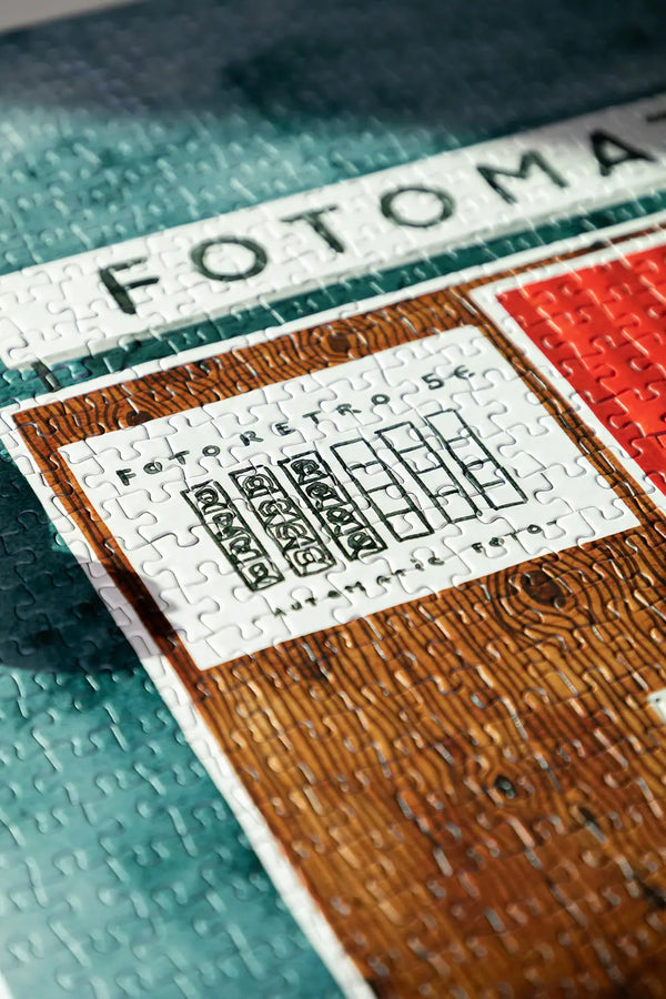 Fotomatic - Puzzle 1000 pieces: macro shot showing the clean-cut edges and high-quality print of the pieces.